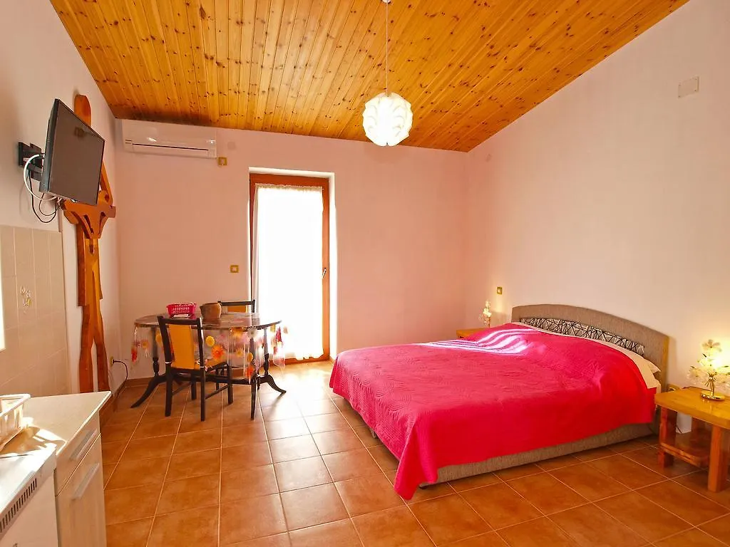 Apartments By The Sea 750 Pula Pjescana Uvala