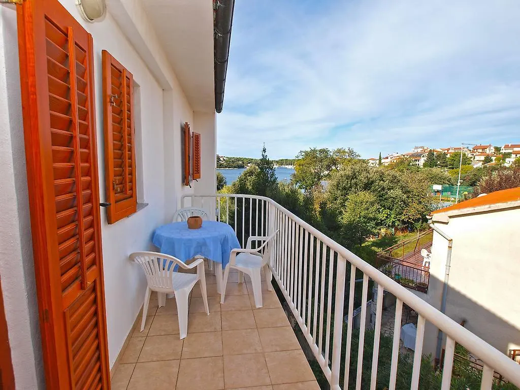 Apartments By The Sea 750 Pula  Pjescana Uvala