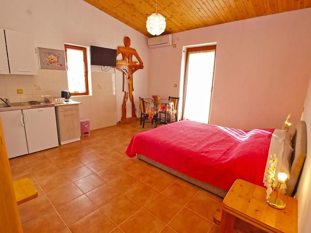 Apartments By The Sea 750 Pula  Pjescana Uvala