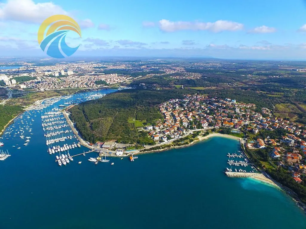 Apartments By The Sea 750 Pula